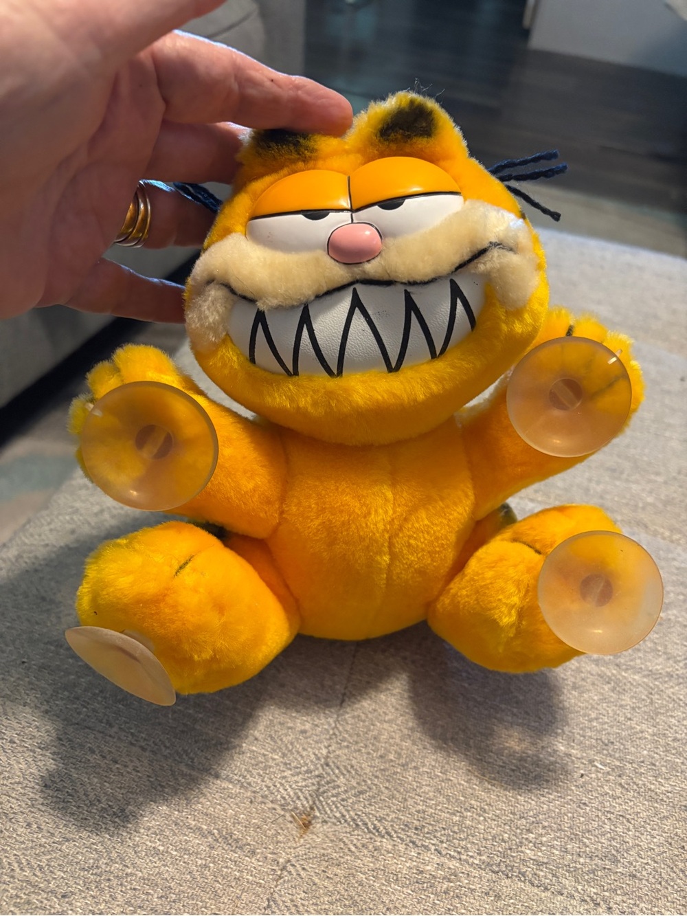 Vintage 1978 Dakin Garfield Hang On Window Cling Plush Suction Cups